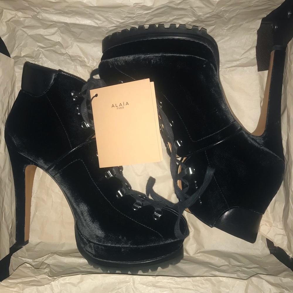 Alaia Black Heeled Lace-Up Boots